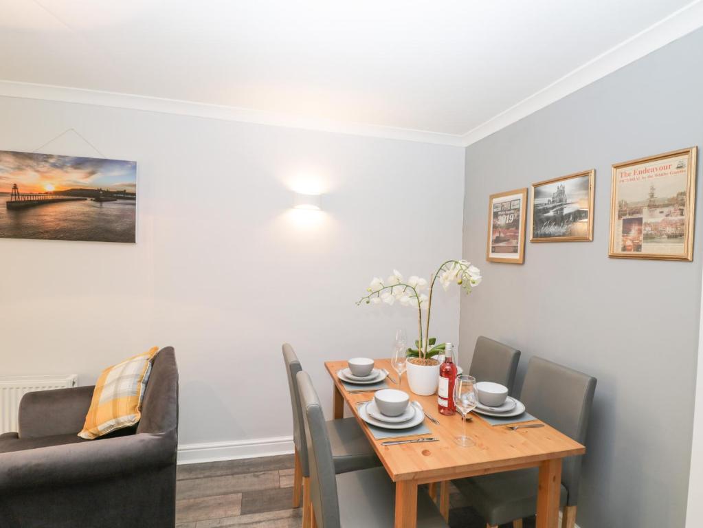 Redmayne Cottage room 5